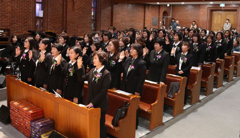 2023 교회설립119주년기념 장로은퇴,장로.안수집사.권사 임직식 - 10.JPG