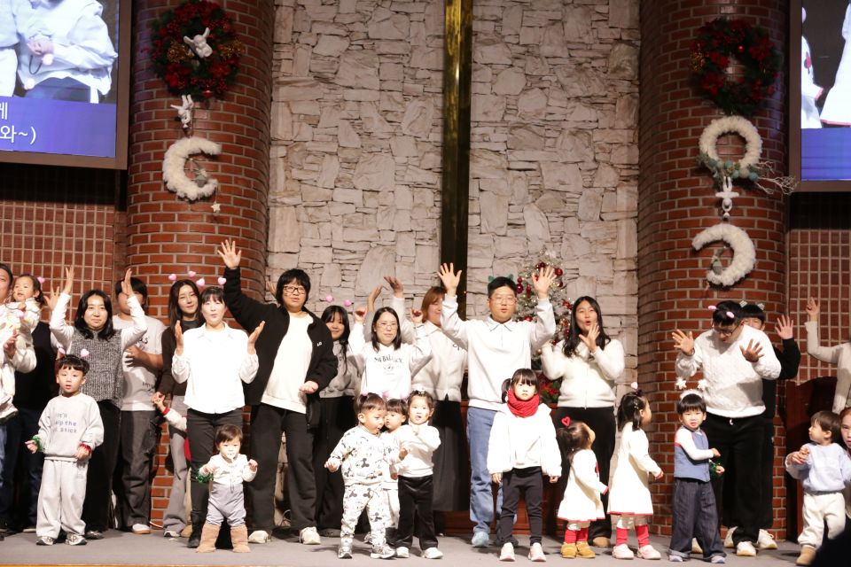 2025 성탄전야축하예배 - IMG_0241.JPG