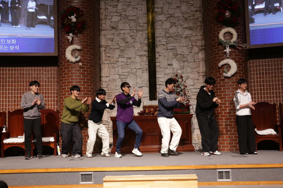 2025 성탄전야축하예배 - IMG_0548.JPG