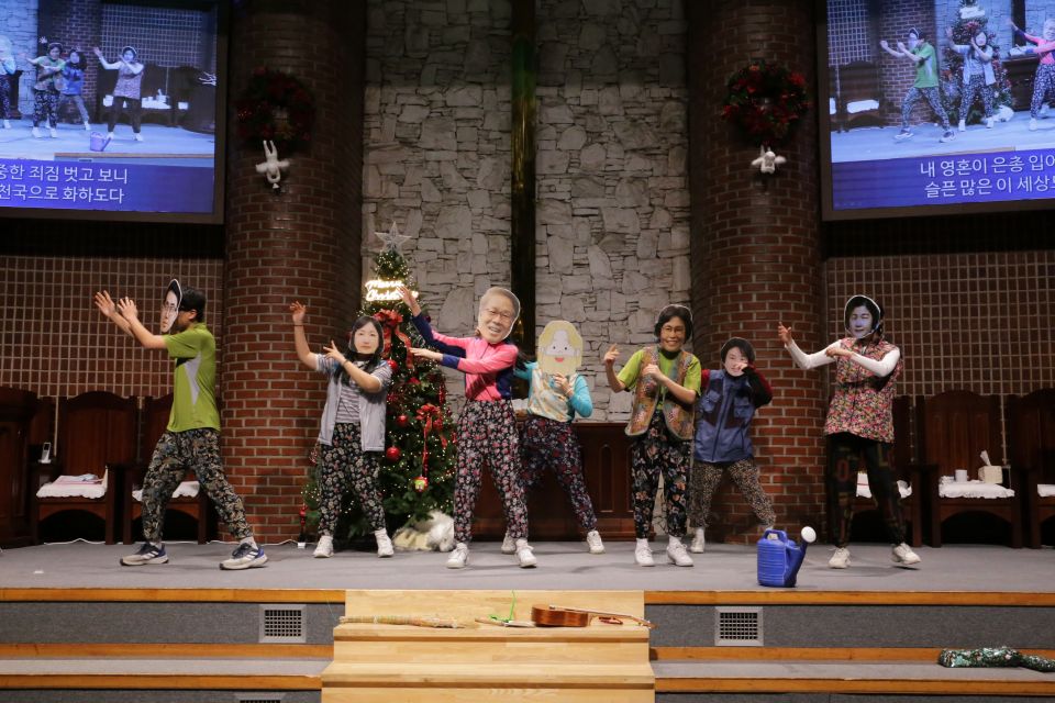 2023 성탄전야축하예배 - 17.JPG