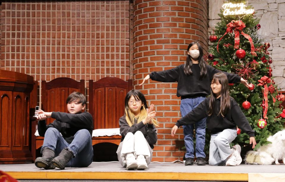 2023 성탄전야축하예배 - 11.JPG