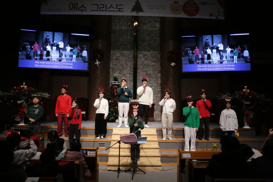 2023 성탄전야축하예배 - 18.JPG