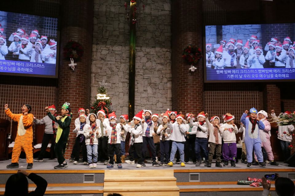 2023 성탄전야축하예배 - 14.JPG