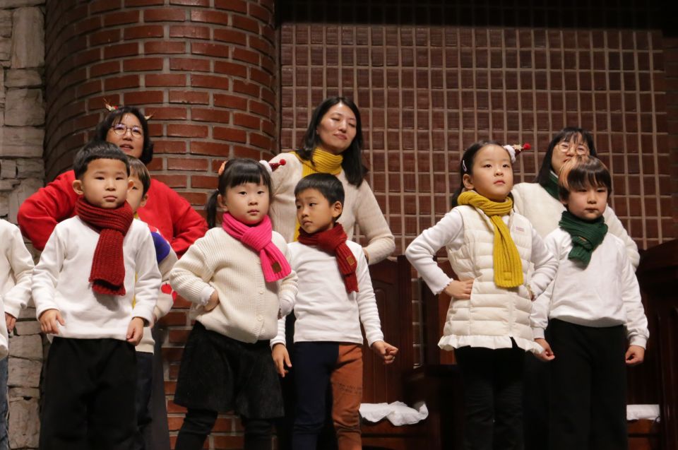 2023 성탄전야축하예배 - 9.JPG