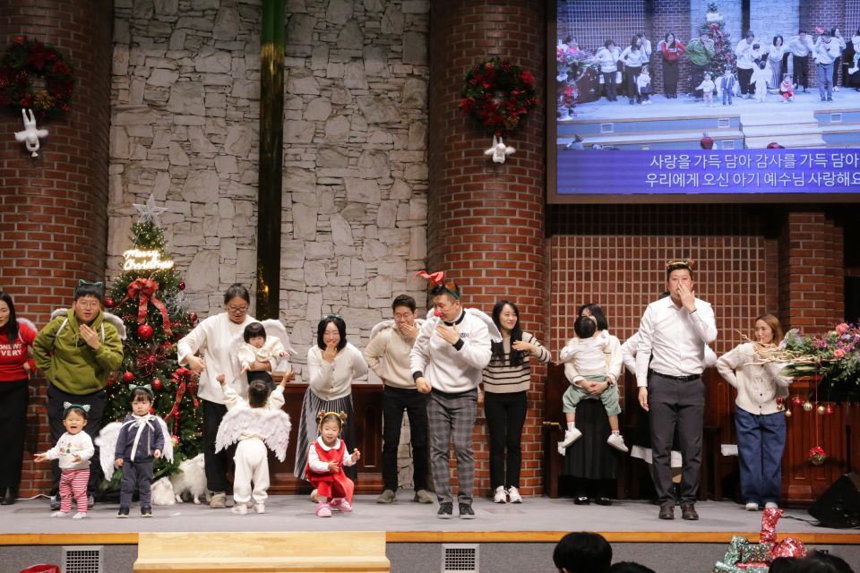 2023 성탄전야축하예배 - 7.JPG