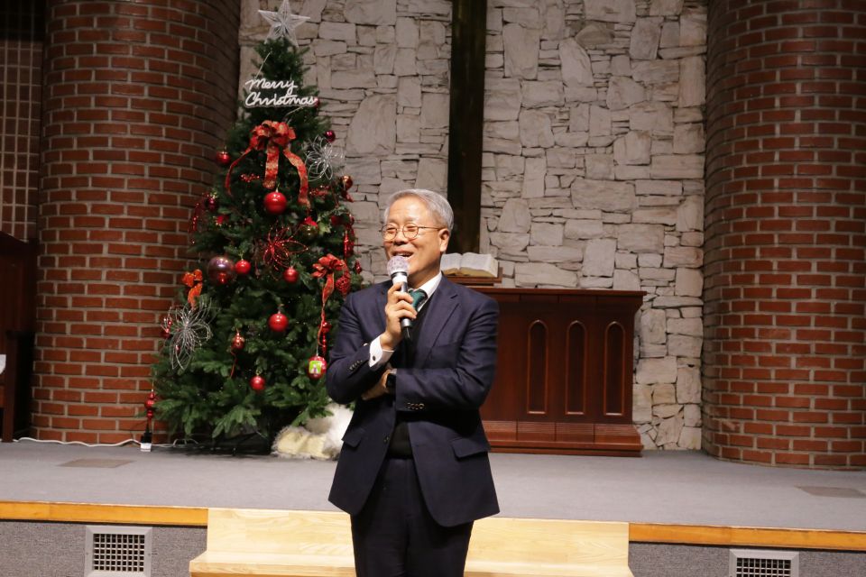 2023 성탄전야축하예배 - 21.JPG