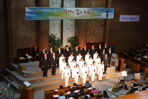 특별새벽기도때 다솜.평화의사도 찬양 - 20100322165115.JPG