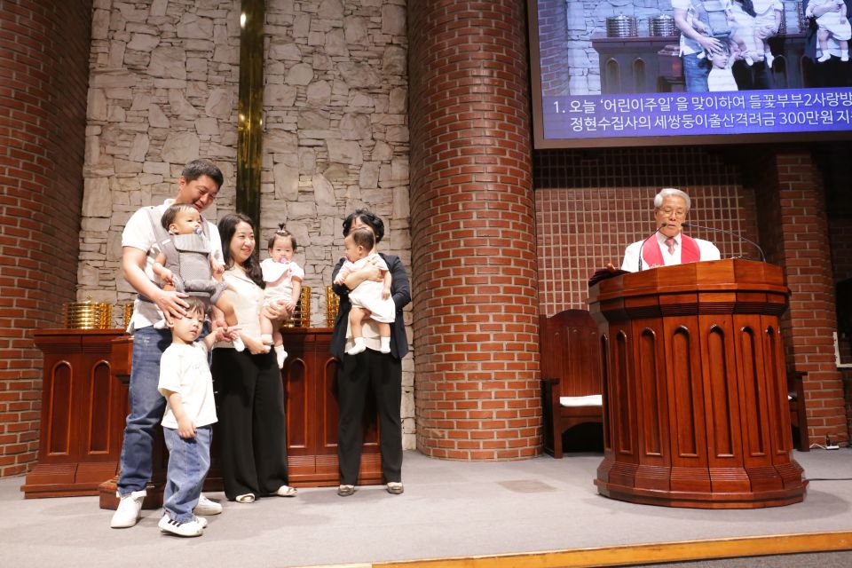2024 어린이주일(유아.아동세례,출산격려금전달,성찬식) - 11.JPG