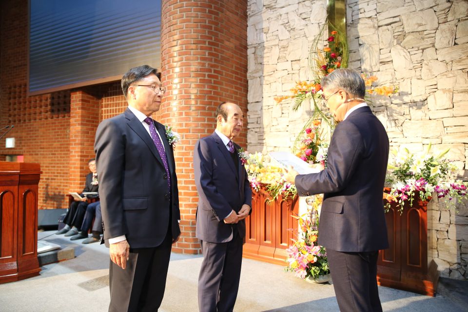 10월 원로장로 추대 권사집사 은퇴 및 장로 권사 집사 임직식 - QB0A3717.JPG