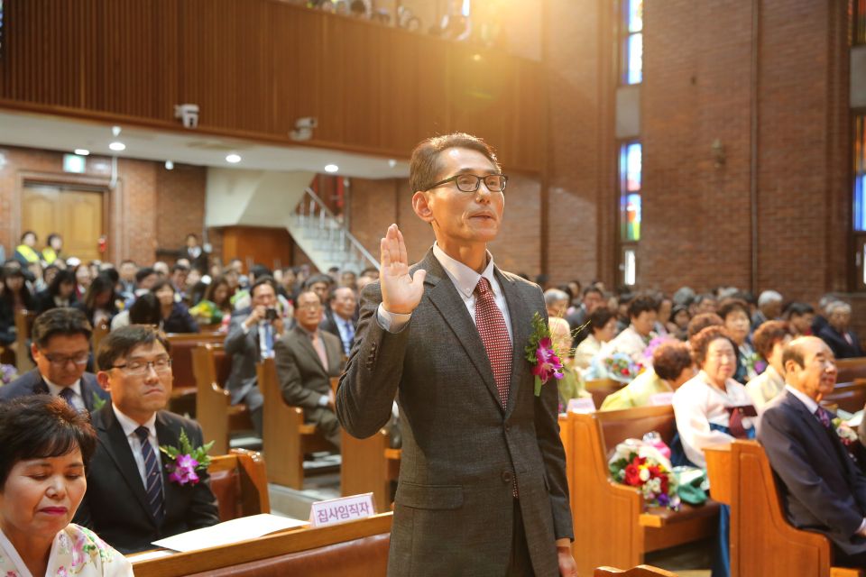 10월 원로장로 추대 권사집사 은퇴 및 장로 권사 집사 임직식 - QB0A3847.JPG