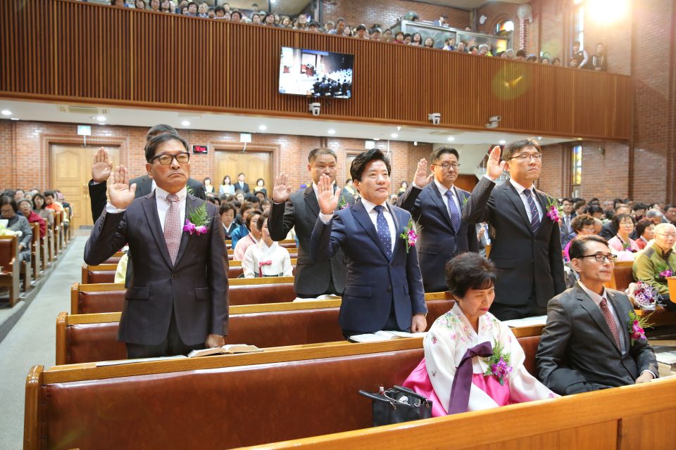 10월 원로장로 추대 권사집사 은퇴 및 장로 권사 집사 임직식 - QB0A3857.JPG