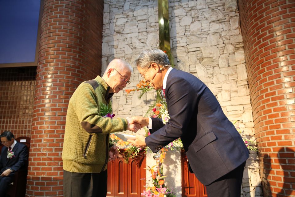 10월 원로장로 추대 권사집사 은퇴 및 장로 권사 집사 임직식 - QB0A3771.JPG