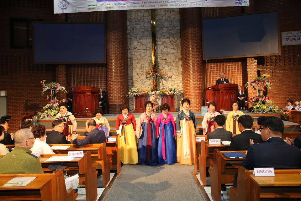 10월 원로장로 추대 권사집사 은퇴 및 장로 권사 집사 임직식 - QB0A3825.JPG
