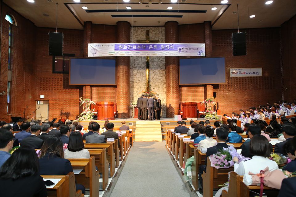 10월 원로장로 추대 권사집사 은퇴 및 장로 권사 집사 임직식 - QB0A3895.JPG