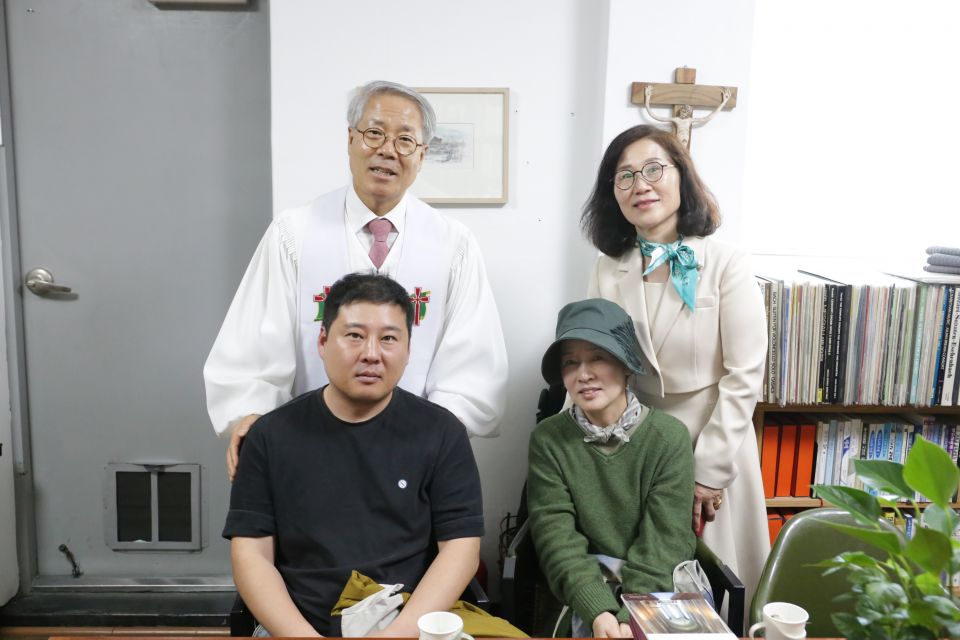 2025-43 이진욱 - 20250420 제43호 이진욱(들꽃마을) 액자용.JPG